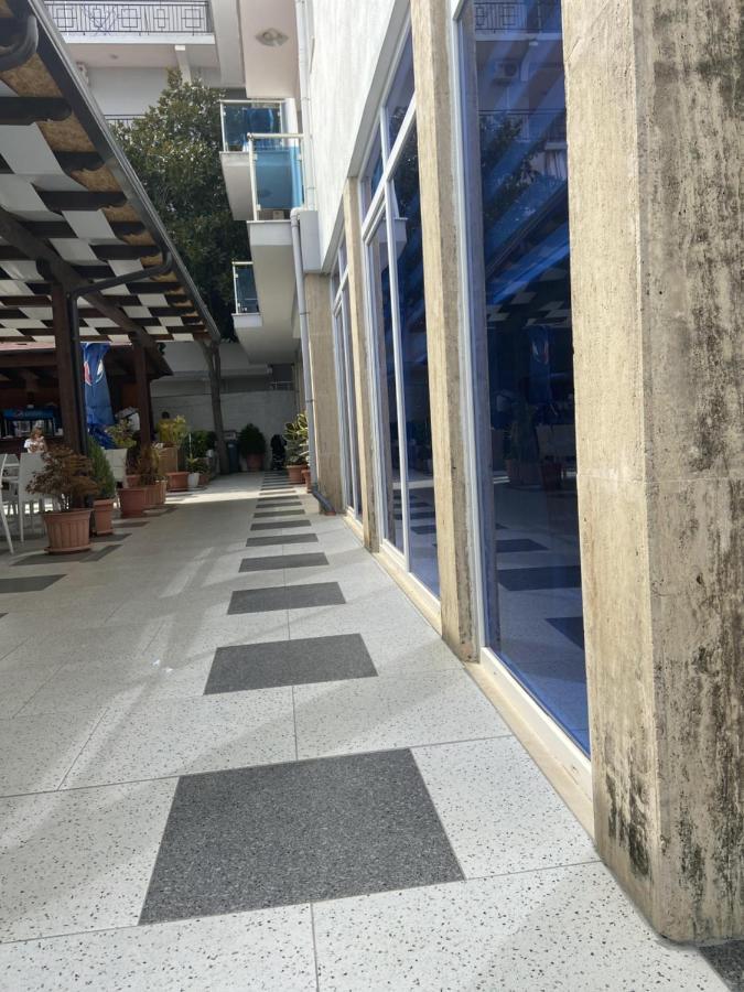 Center Park Hotell Velipojë Exteriör bild