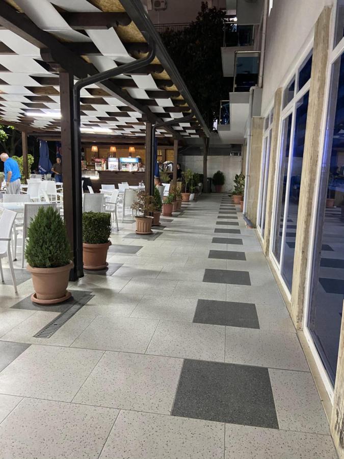 Center Park Hotell Velipojë Exteriör bild