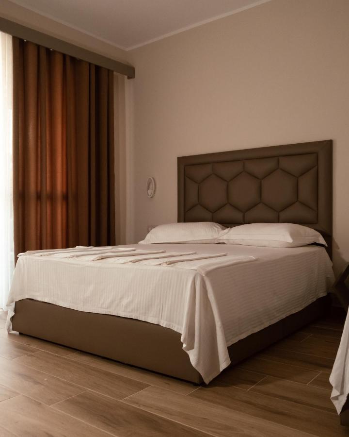 Center Park Hotell Velipojë Exteriör bild